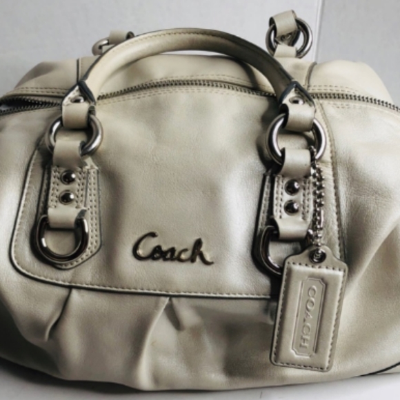 Coach bag medium size tan color.  Excellent shape - Picture 7 of 8